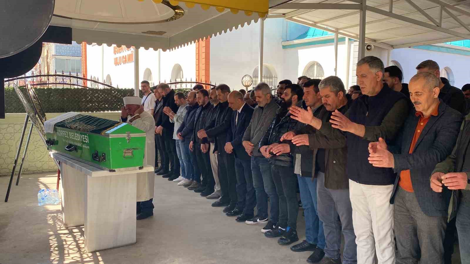 emekli oldugu is yerinde hayatini kaybeden isci topraga verildi 0 ka4kaPEY