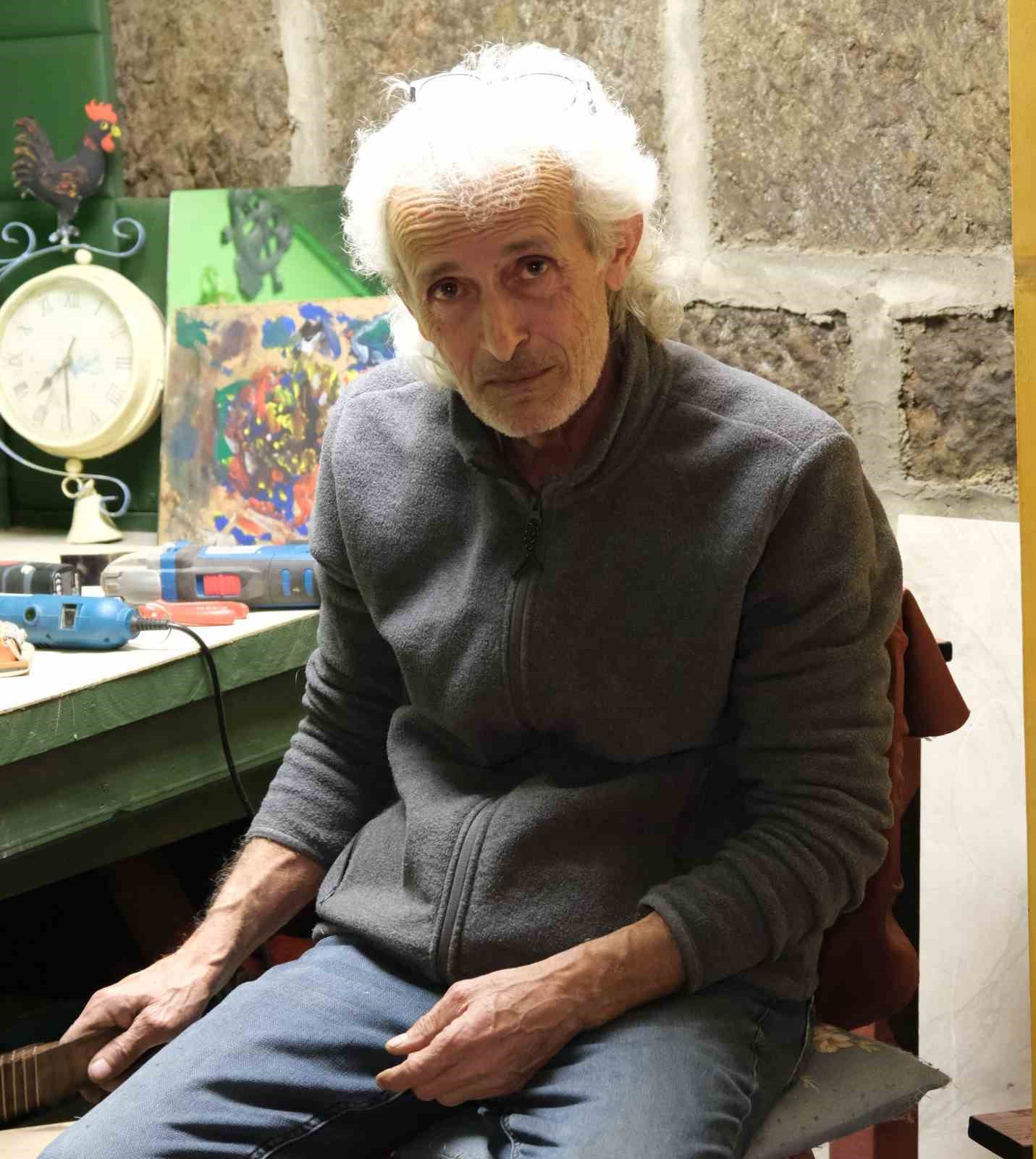 emekli olduktan sonra yaptigi ahsap maket evler begeni topluyor 7 paCHYNeT