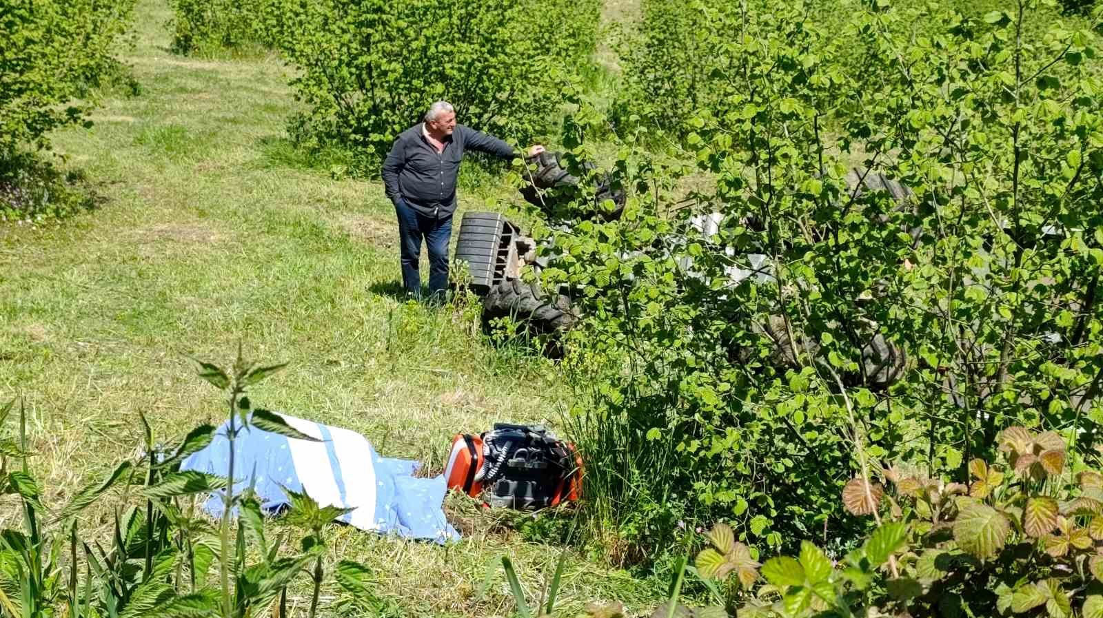 emekli polis devrilen traktorun altinda can verdi 0 sPrWAamZ