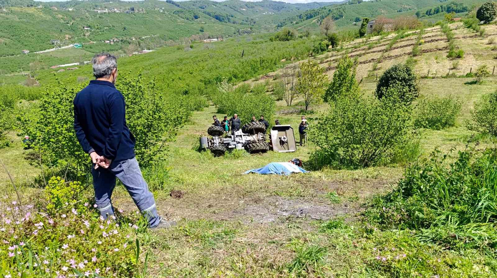 emekli polis devrilen traktorun altinda can verdi 3