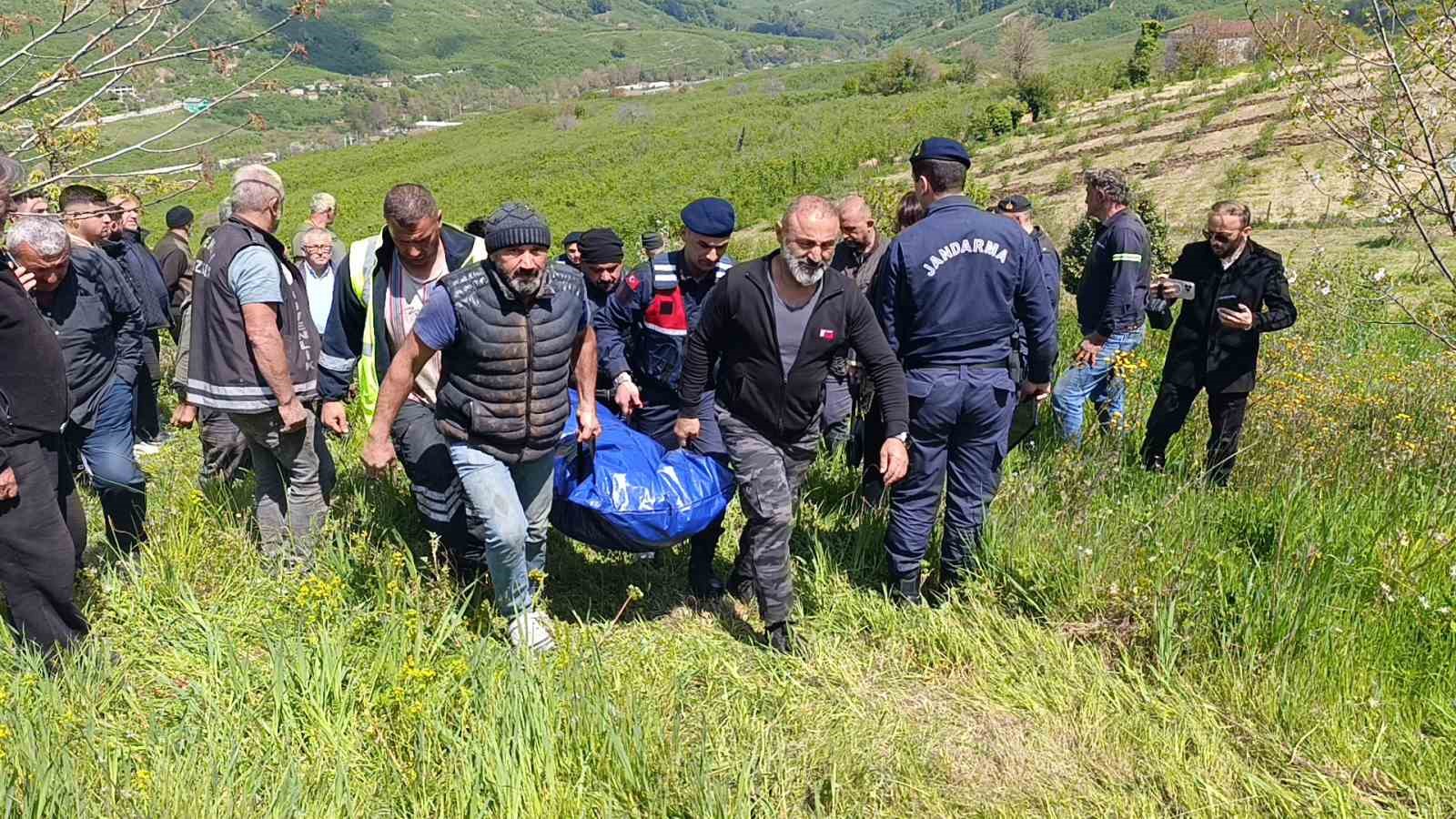 emekli polis devrilen traktorun altinda can verdi 5 298f2Gjp