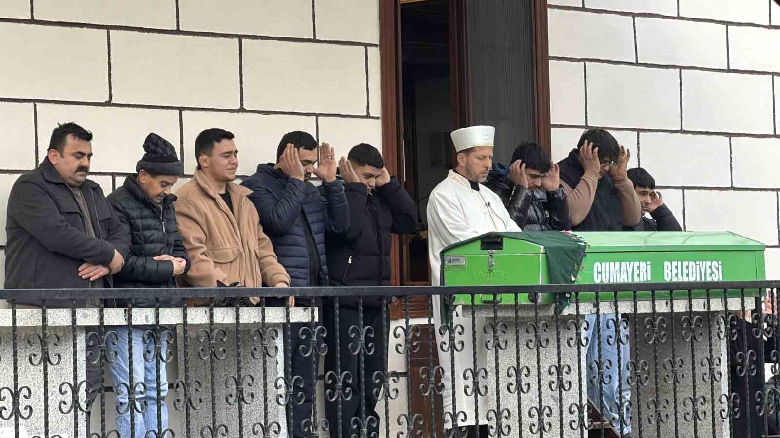 emekli polisin oldurdugu karisi son yolculuguna ugurlandi 1 yNVgcgDL