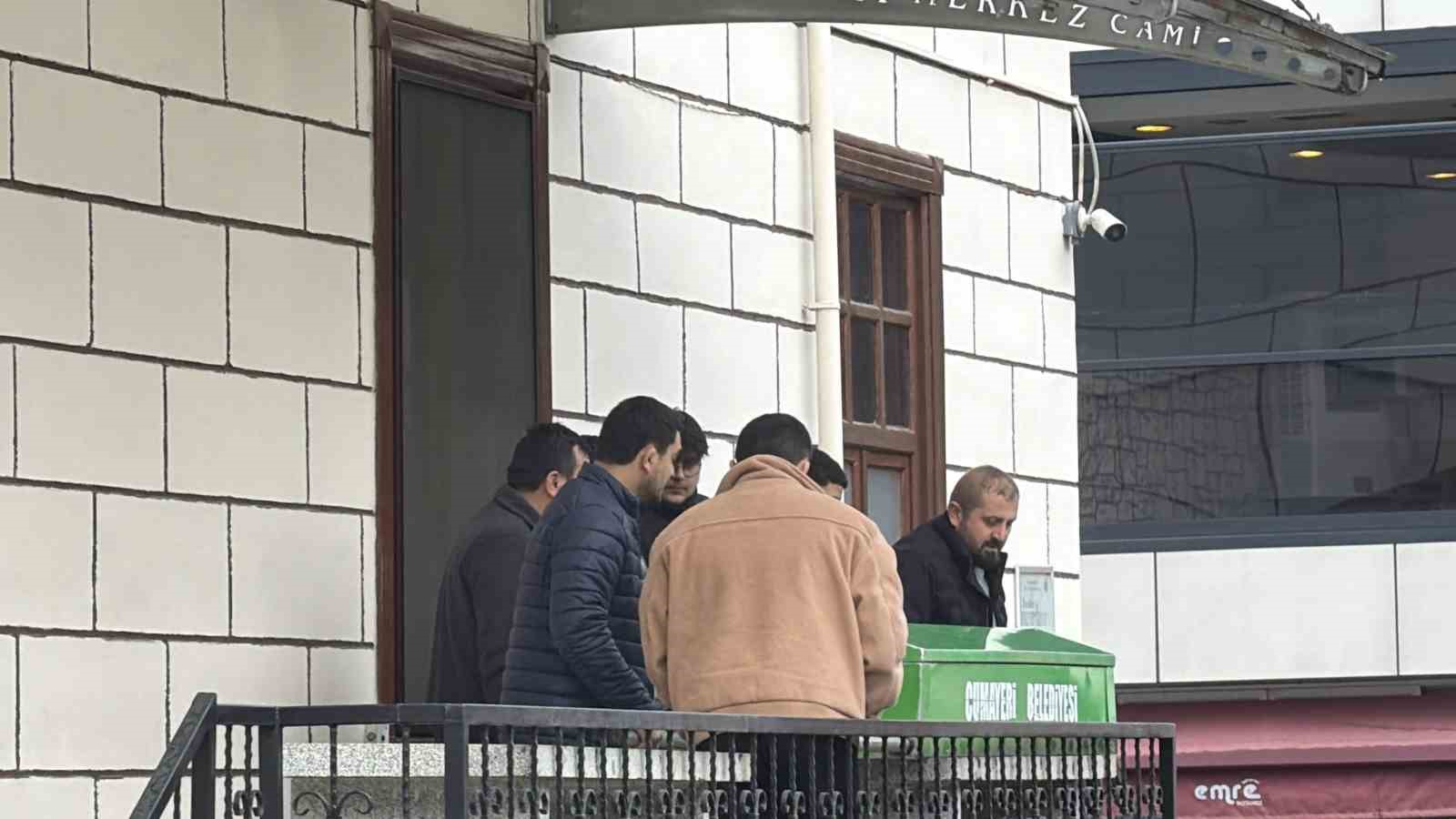 emekli polisin oldurdugu karisi son yolculuguna ugurlandi 3 5nrc6aCf