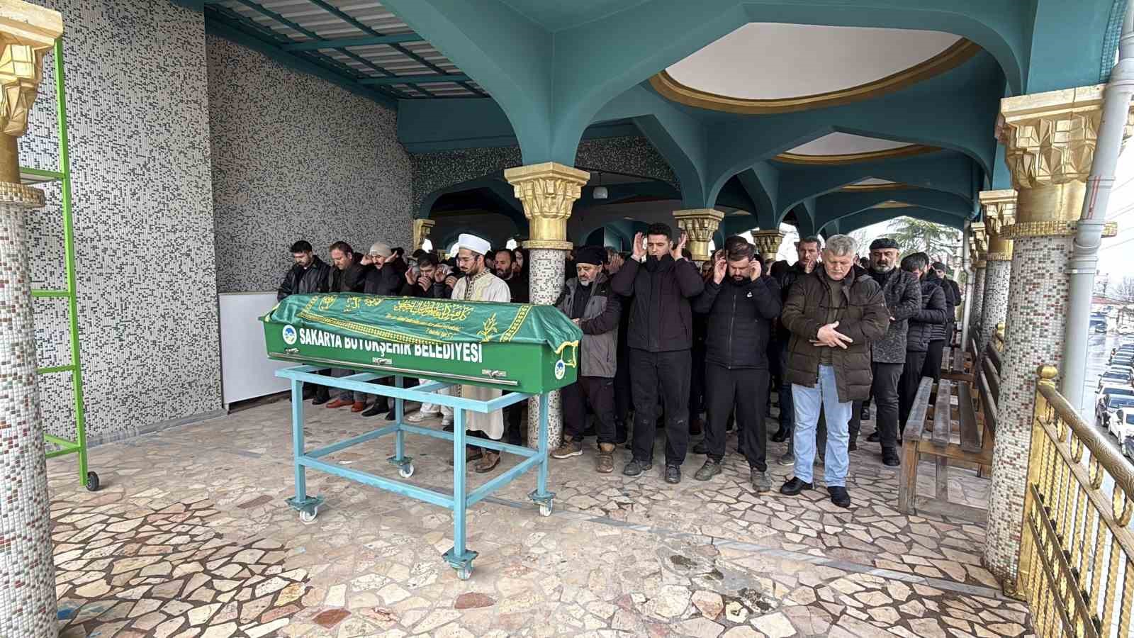 emekli polisin oldurdugu mhp ilce baskani son yolculuguna ugurlandi 7 CInJZitz