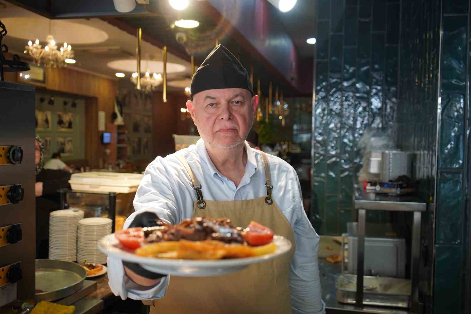 emekli profesor baba mirasi donerci dukkanina sahip cikiyor 3 v66V7RGz
