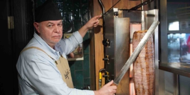emekli-profesor-baba-mirasi-donerci-dukkanina-sahip-cikiyor-mavP5Jqk.jpg
