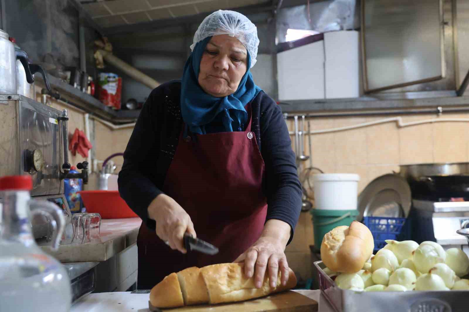 emekli sema ogretmen asevinde engelli ve kimsesizlere anne oldu 3 Z81A3mWP
