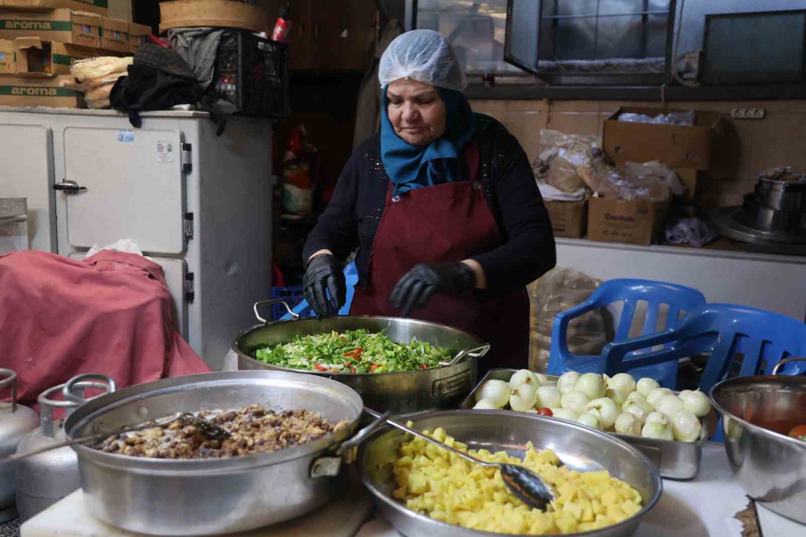 emekli sema ogretmen asevinde engelli ve kimsesizlere anne oldu 4