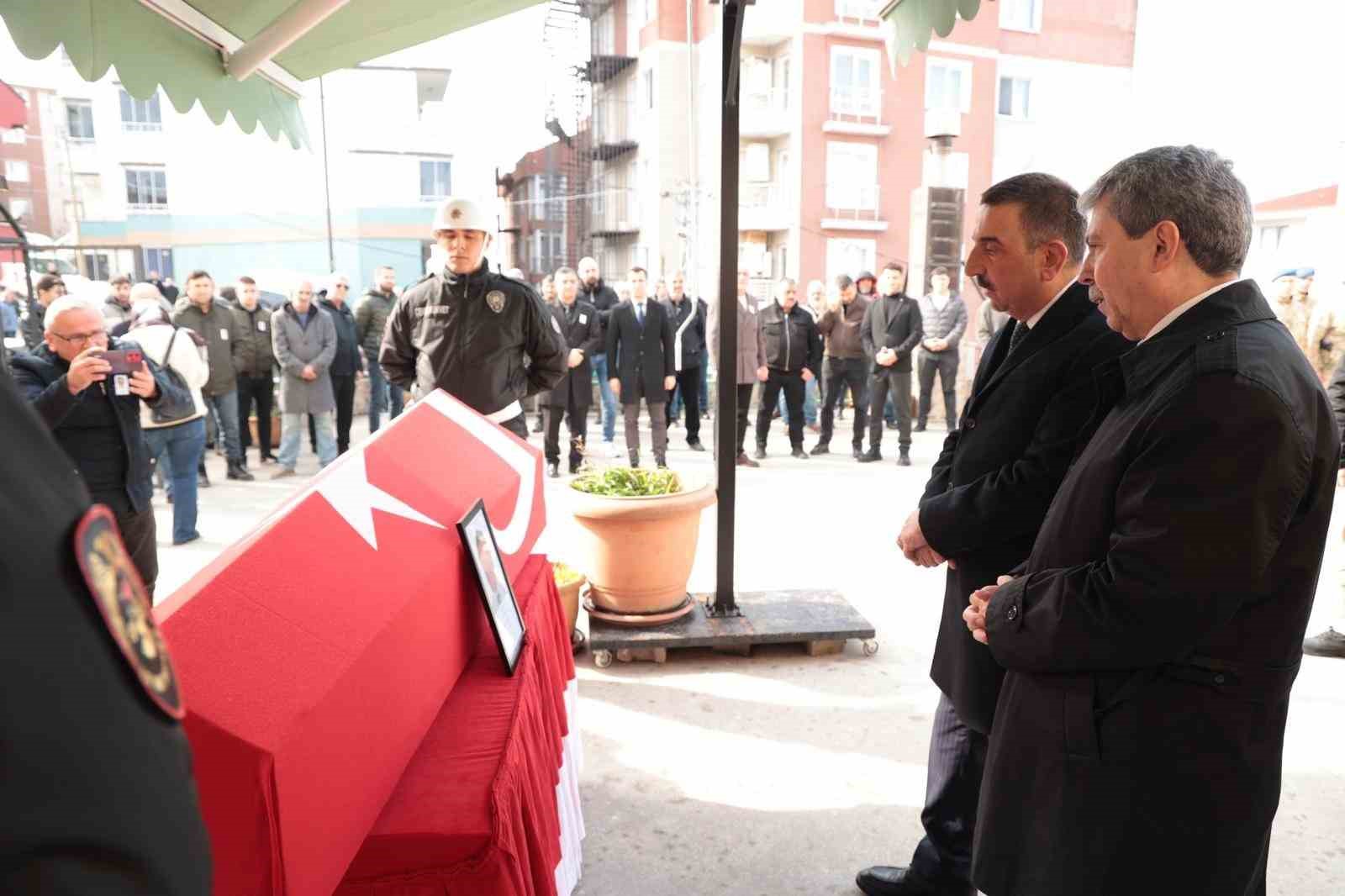 emekliligine 4 gun kala hayatini kaybeden polis memuru topraga verildi 2 eZp9TAYR