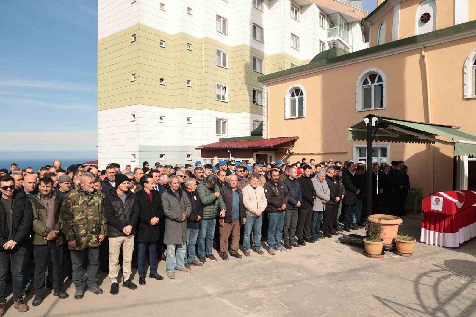 emekliligine 4 gun kala hayatini kaybeden polis memuru topraga verildi 5 znGhRq4F