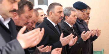 emekliligine-4-gun-kala-hayatini-kaybeden-polis-memuru-topraga-verildi-x6ZBv1Iy.jpg