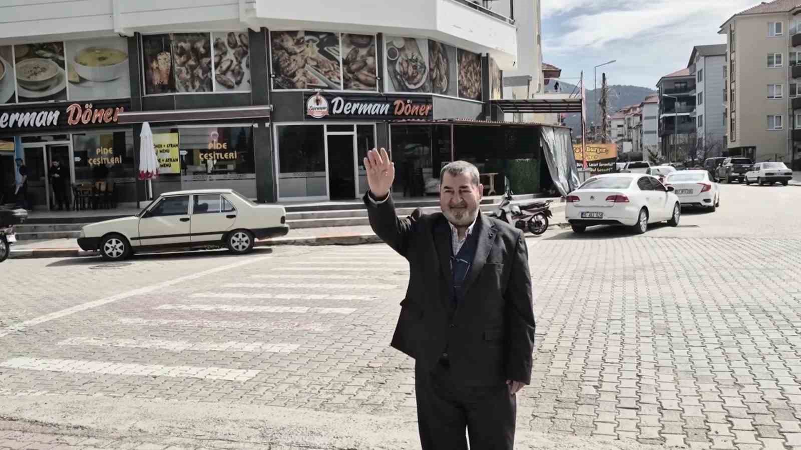 emekliye ayrilan ogretmene hatiran yeter sarkisi ile duygusal veda 1 EGrrjY5I