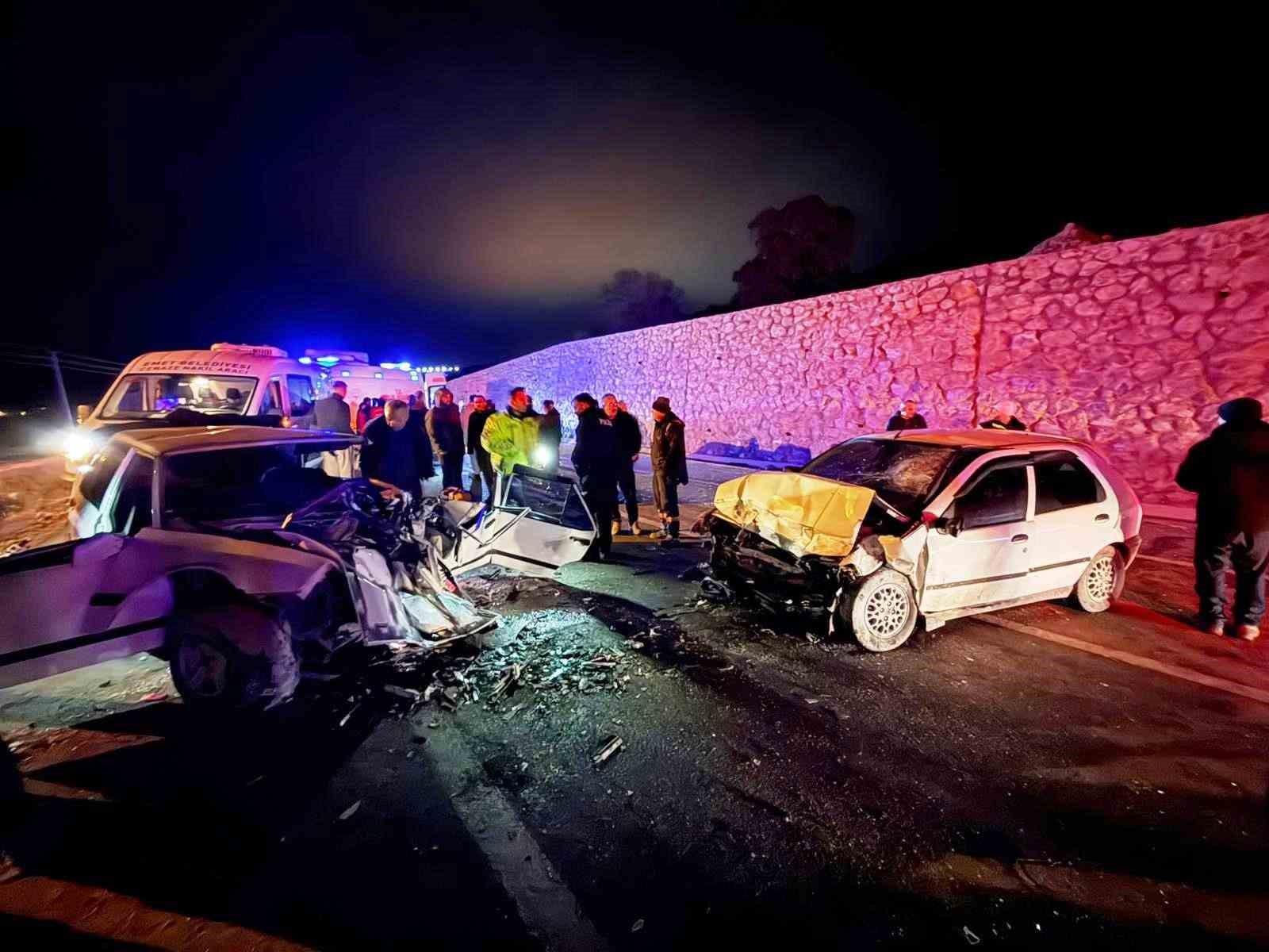 emette iki arac kafa kafaya carpisti 4 yarali 0 GZg3Plnz