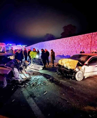 emette-iki-arac-kafa-kafaya-carpisti-4-yarali-Wp6CMLsS.jpg
