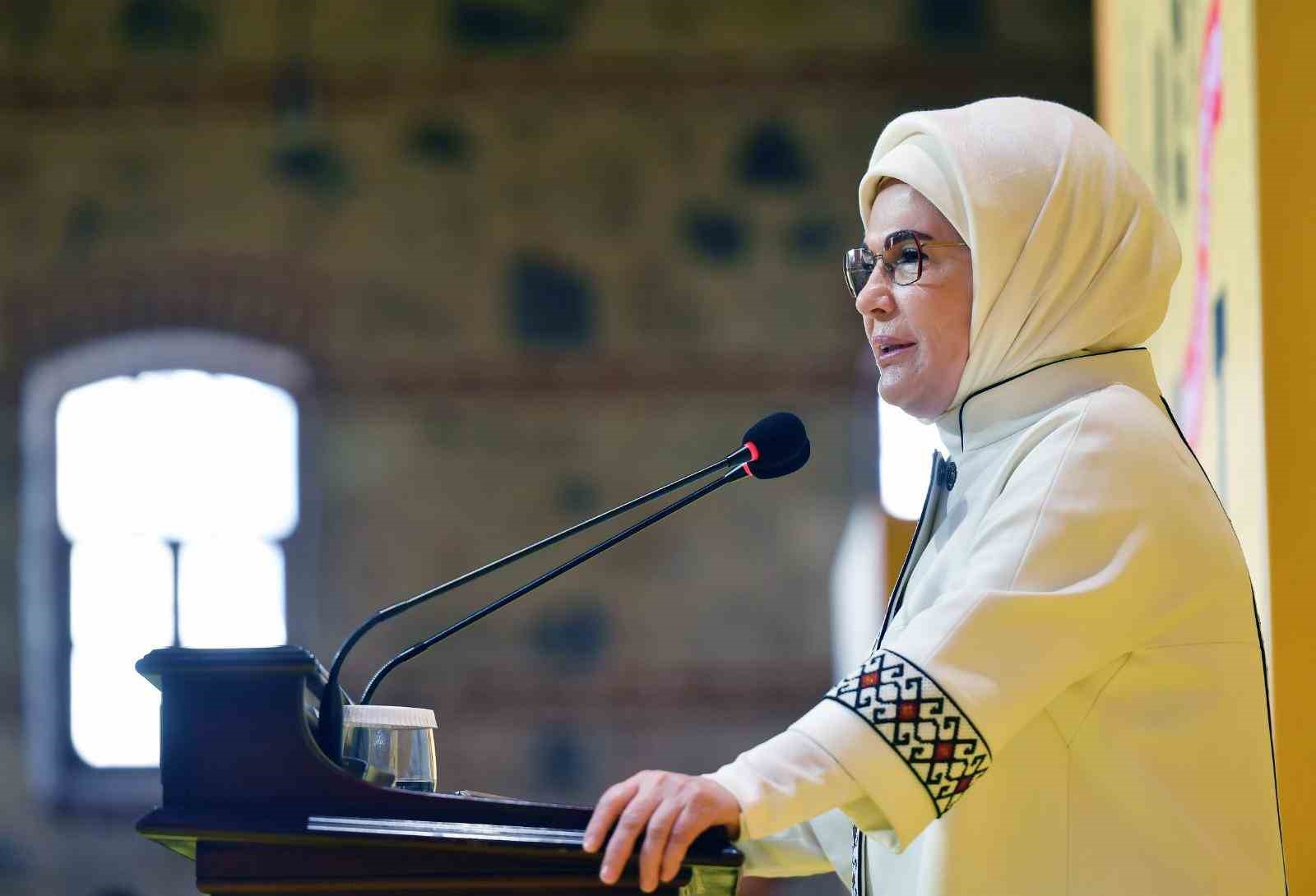 emine erdogan ailelerimiz mutlaka cocuklarini turk edebiyatina tesvik etmeli 3 laMJnjLj