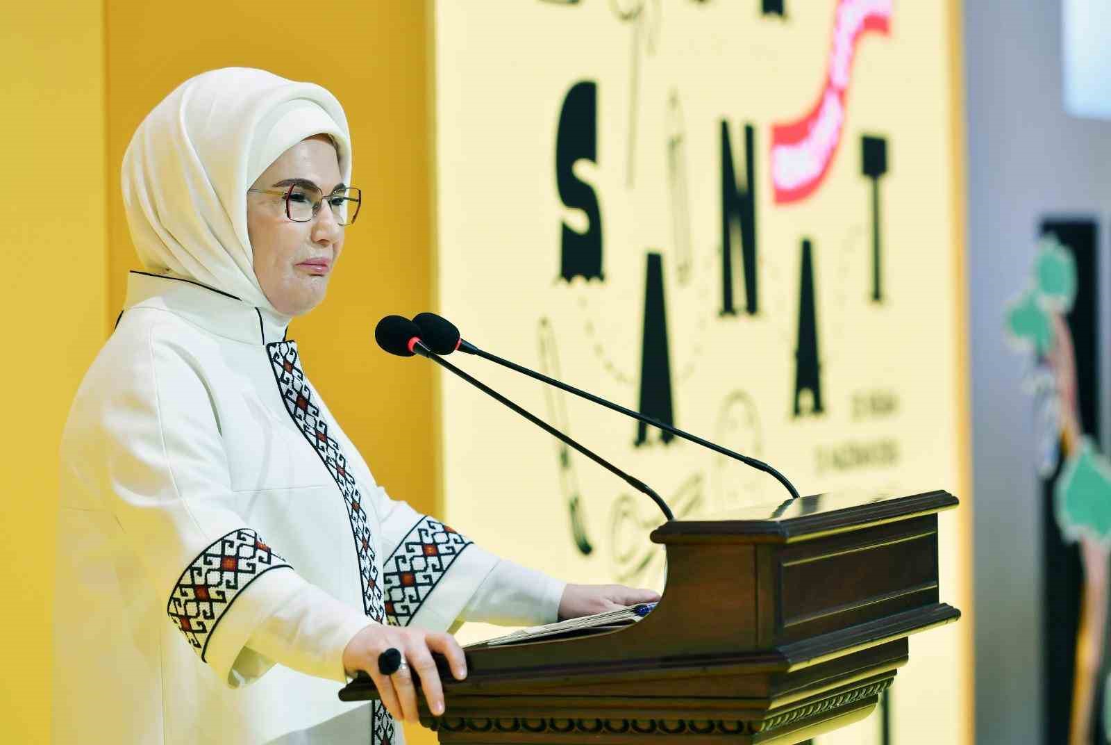 emine erdogan ailelerimiz mutlaka cocuklarini turk edebiyatina tesvik etmeli 4 ThhMsBiX