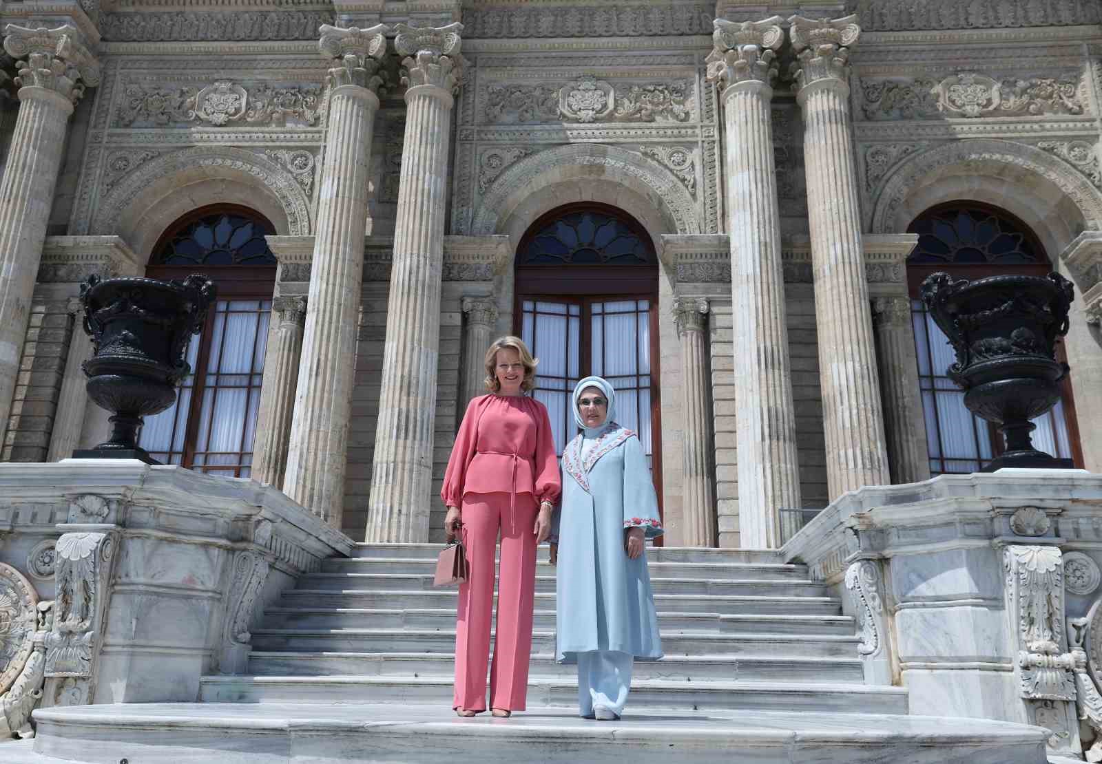 Emine Erdoğan, Belçika Kraliçesi Mathilde ile bir araya geldi 5 emine erdogan belcika kralicesi mathilde ile bir araya geldi 1 OCDhYjWV