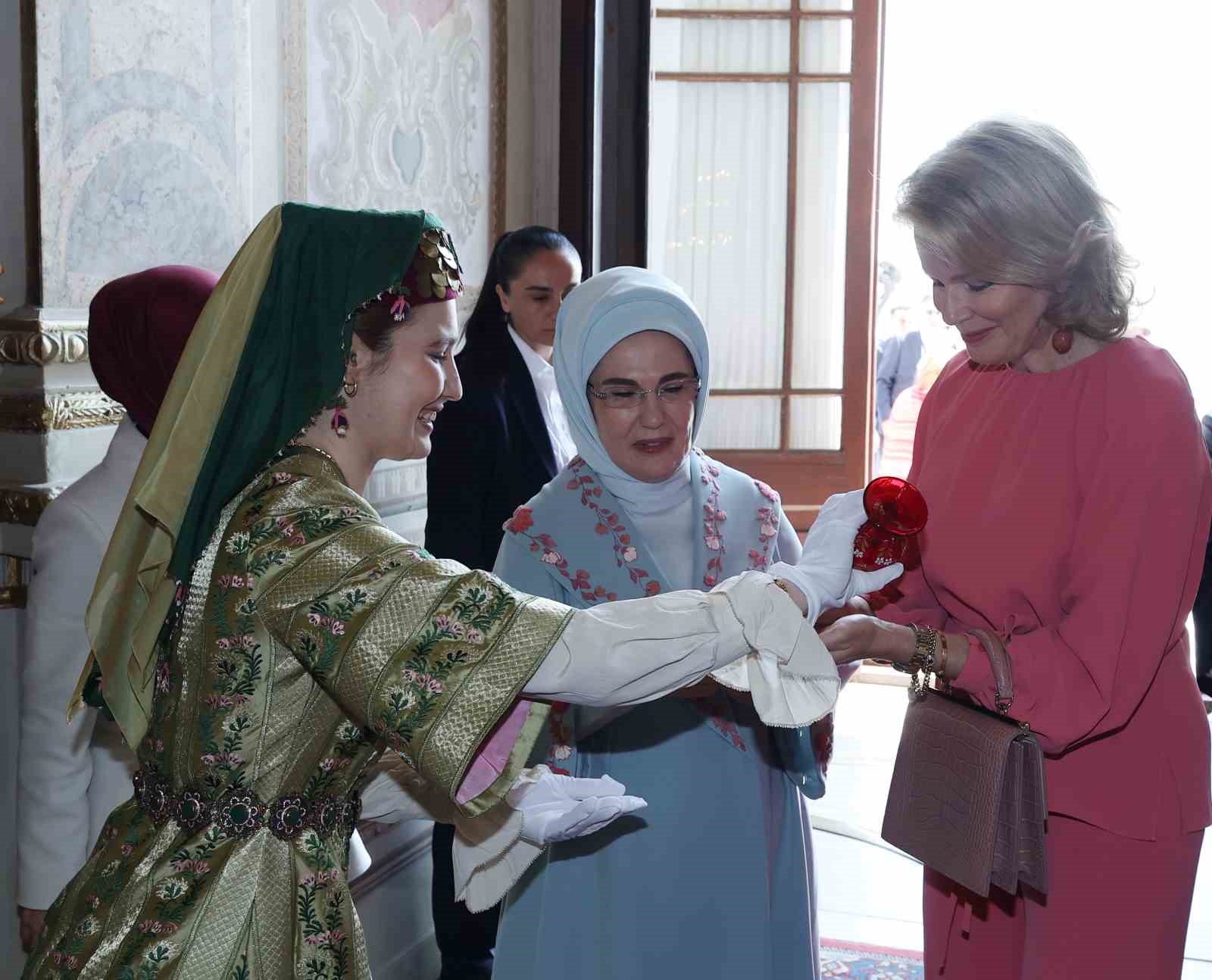 Emine Erdoğan, Belçika Kraliçesi Mathilde ile bir araya geldi 6 emine erdogan belcika kralicesi mathilde ile bir araya geldi 2 44pbRdqE