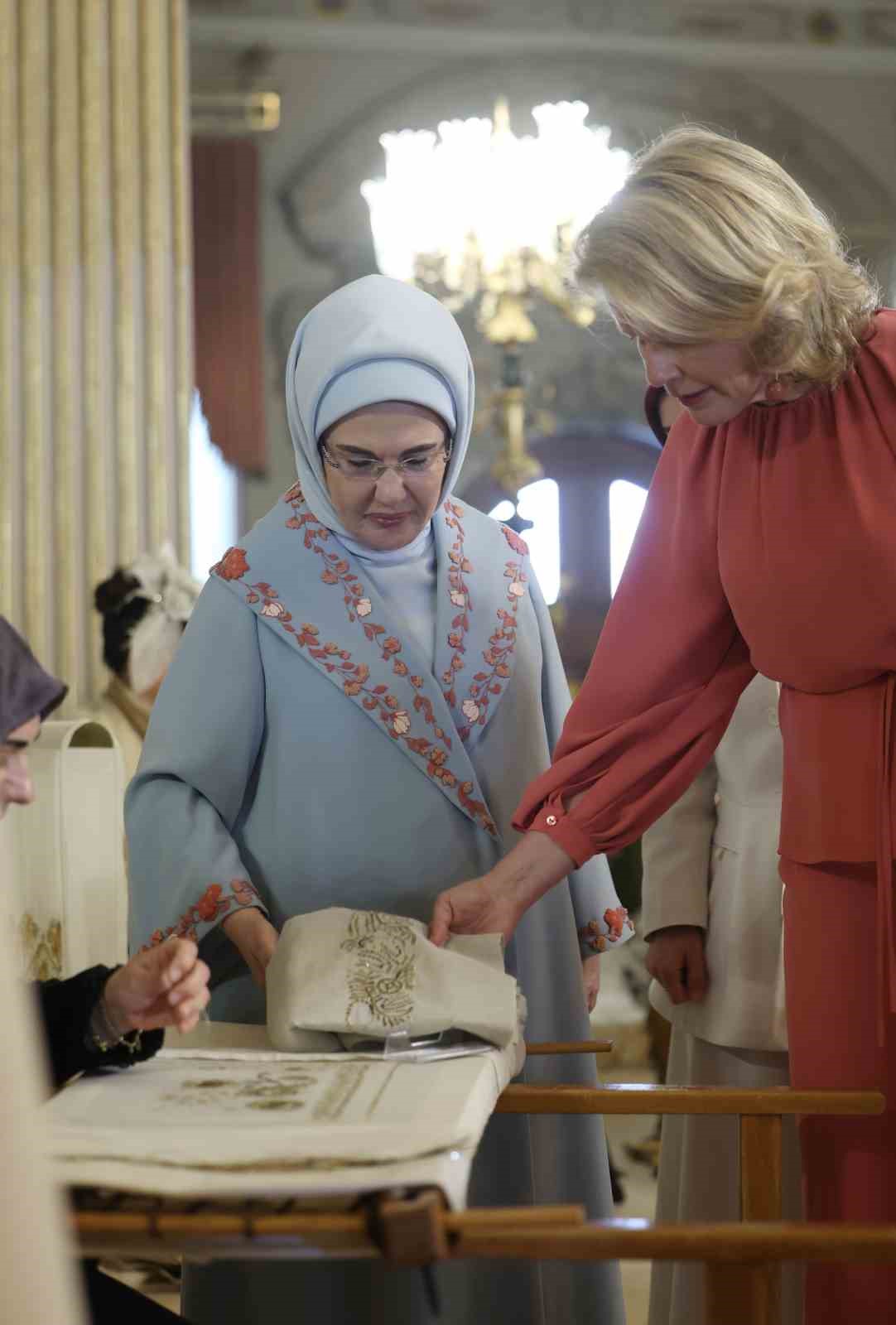 Emine Erdoğan, Belçika Kraliçesi Mathilde ile bir araya geldi 25 emine erdogan belcika kralicesi mathilde ile bir araya geldi 21 lhYVJfw4