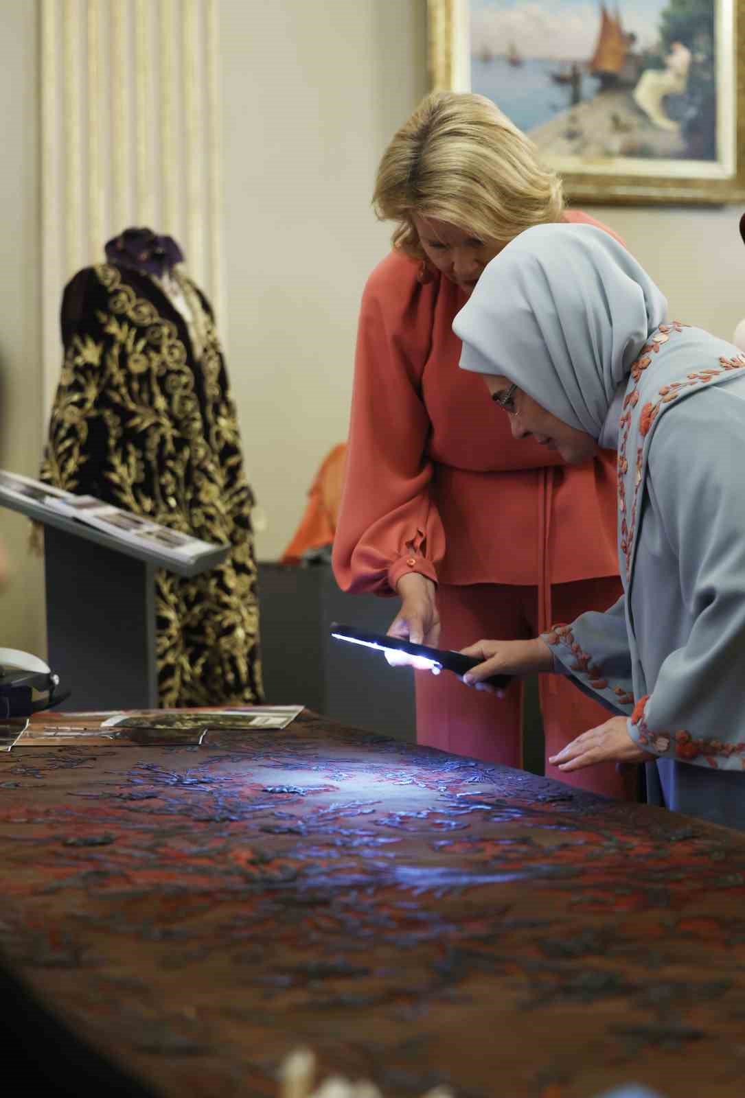 Emine Erdoğan, Belçika Kraliçesi Mathilde ile bir araya geldi 26 emine erdogan belcika kralicesi mathilde ile bir araya geldi 22 89Jz4Pe3
