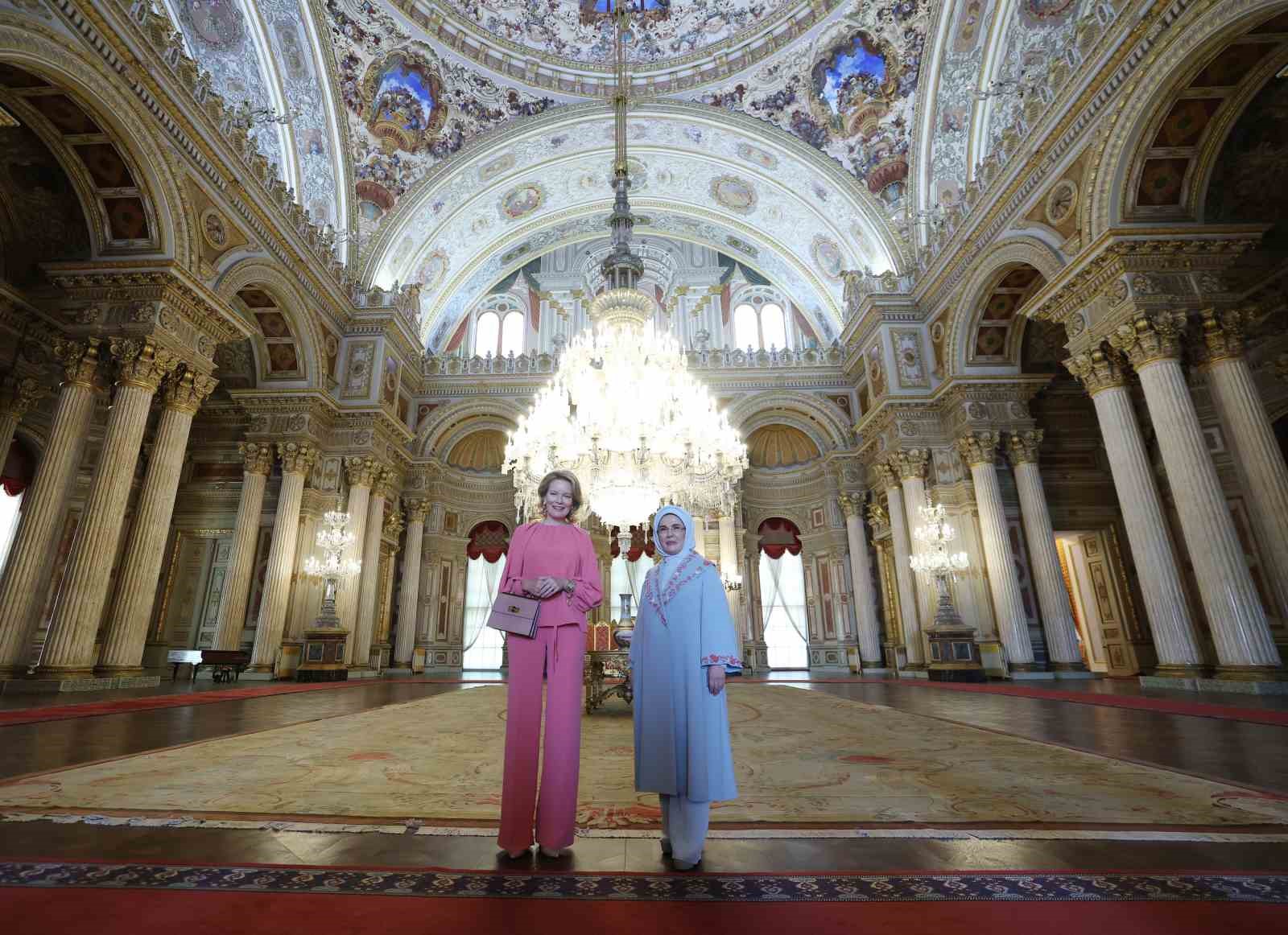 Emine Erdoğan, Belçika Kraliçesi Mathilde ile bir araya geldi 8 emine erdogan belcika kralicesi mathilde ile bir araya geldi 4 tXPSiDD3