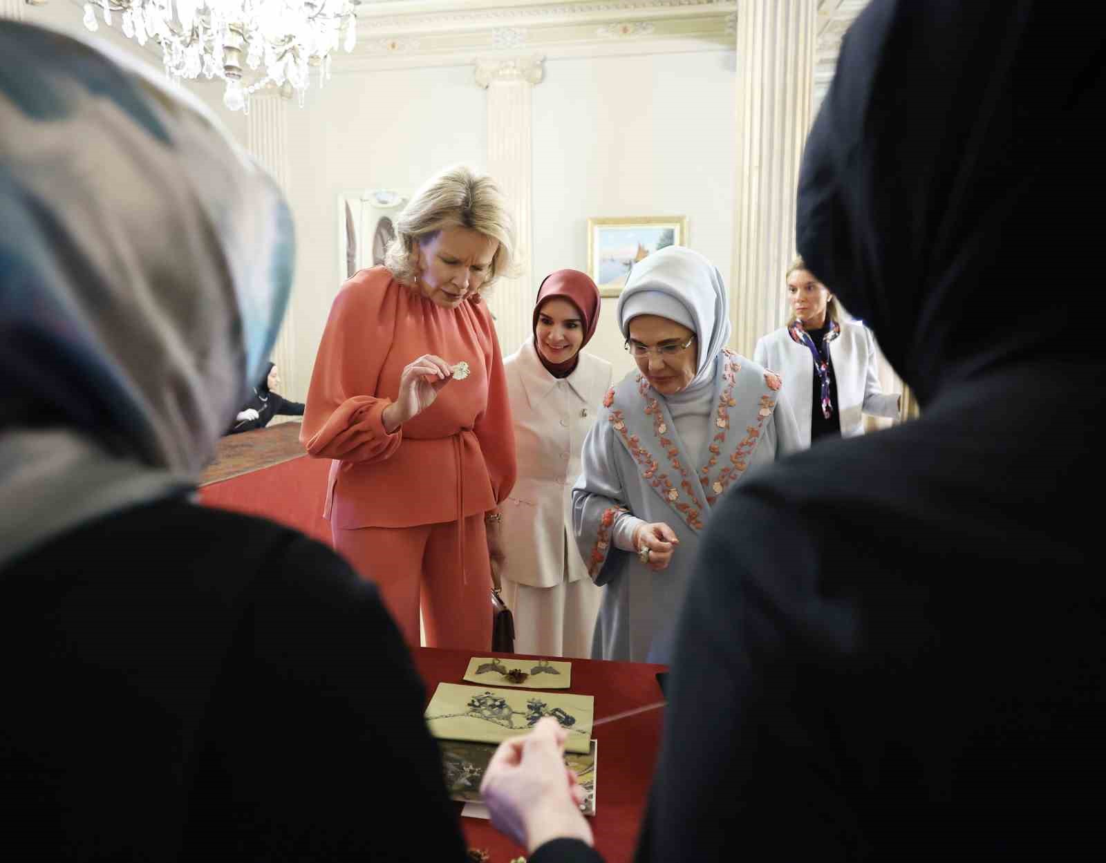 Emine Erdoğan, Belçika Kraliçesi Mathilde ile bir araya geldi 10 emine erdogan belcika kralicesi mathilde ile bir araya geldi 6 CrkmDuWg