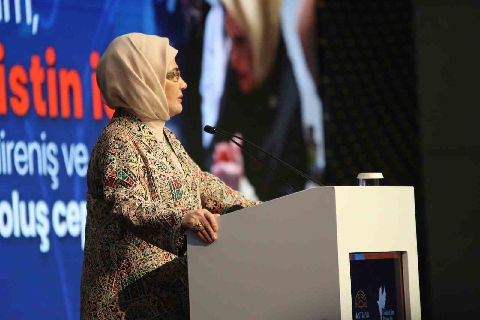 emine erdogan filistin icin tek yurek temali programa katildi 2 QrR8yQ18