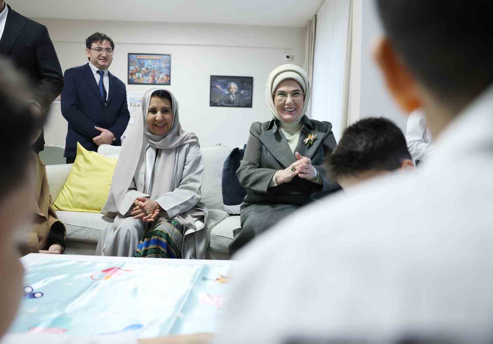 emine erdogan gazzede iki senede 54 bine yakin cocuk yetim kaldi 0 nEJJ4uhi