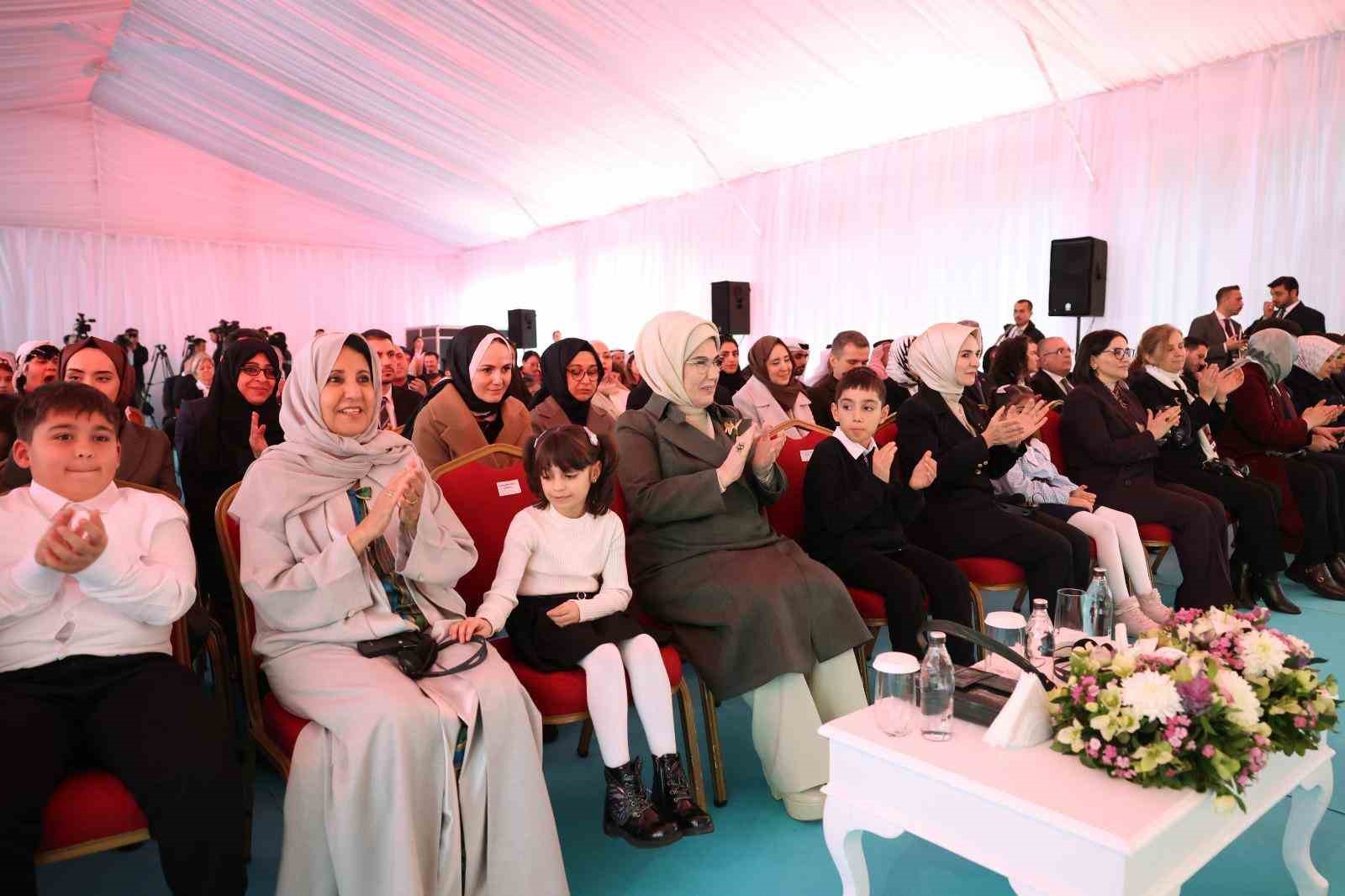 emine erdogan gazzede iki senede 54 bine yakin cocuk yetim kaldi 3 KZPq8Ady
