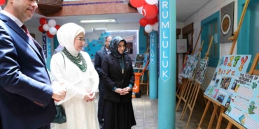 emine-erdogan-guney-afrikada-uluslararasi-maarif-okulunu-ziyaret-etti-Je7JsDsn.jpg