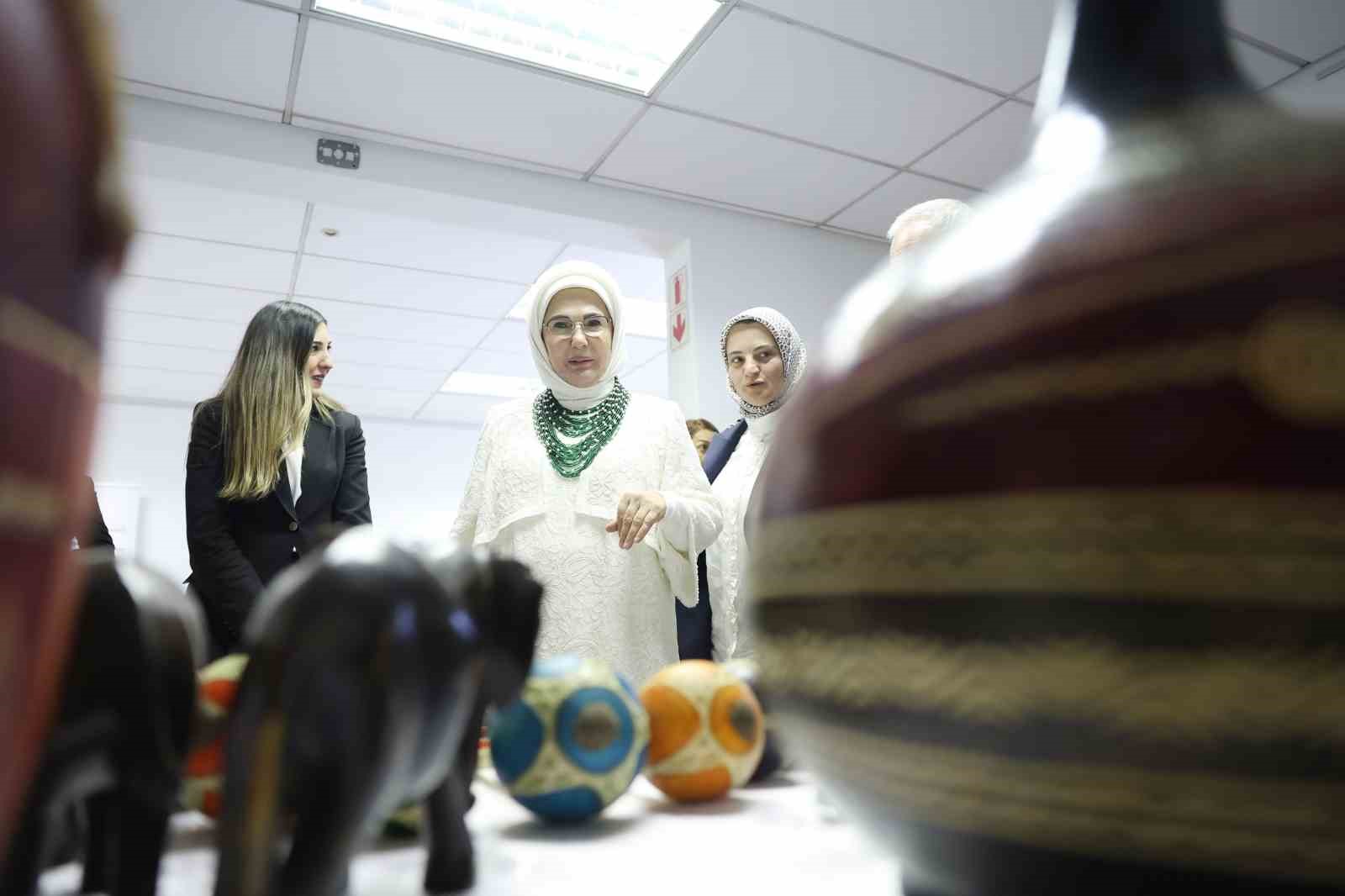 emine erdogan guney afrikada yunus emre enstitusunu ziyaret etti 2 4jQeq2lI