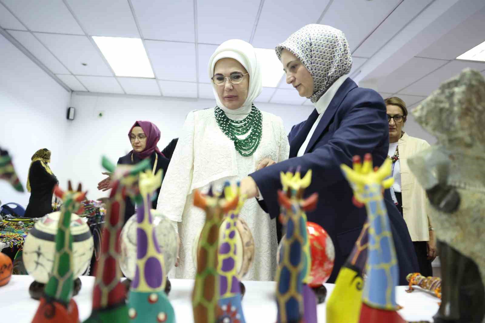 emine erdogan guney afrikada yunus emre enstitusunu ziyaret etti 3 saSaUFtX