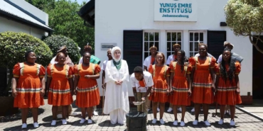 emine-erdogan-guney-afrikada-yunus-emre-enstitusunu-ziyaret-etti-gY4NPacF.jpg