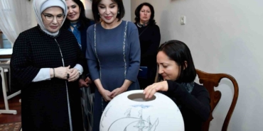 emine-erdogan-ile-ozbekistan-cumhurbaskaninin-esi-ziroat-mirziyoyeva-ankara-palasi-ziyaret-etti-SC7u3alZ.jpg
