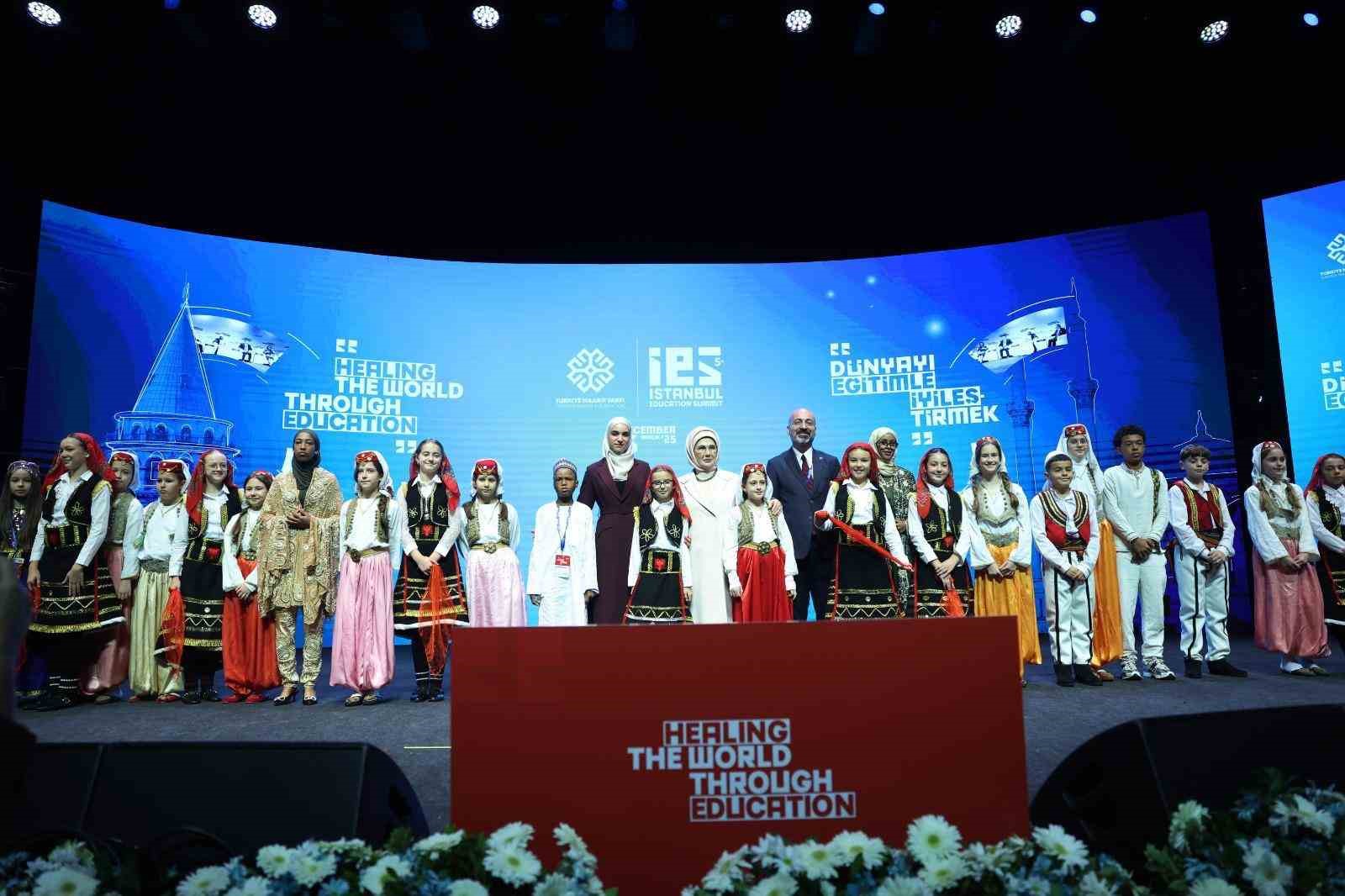 emine erdogan insanligin bilimsel ilerleyisinde yepyeni bir cigir acan yapay zeka bir savas suclusuna BeFIeRIQ