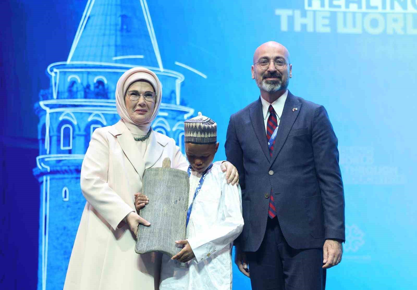 emine erdogan insanligin bilimsel ilerleyisinde yepyeni bir cigir acan yapay zeka bir savas suclusuna G27NwUtH