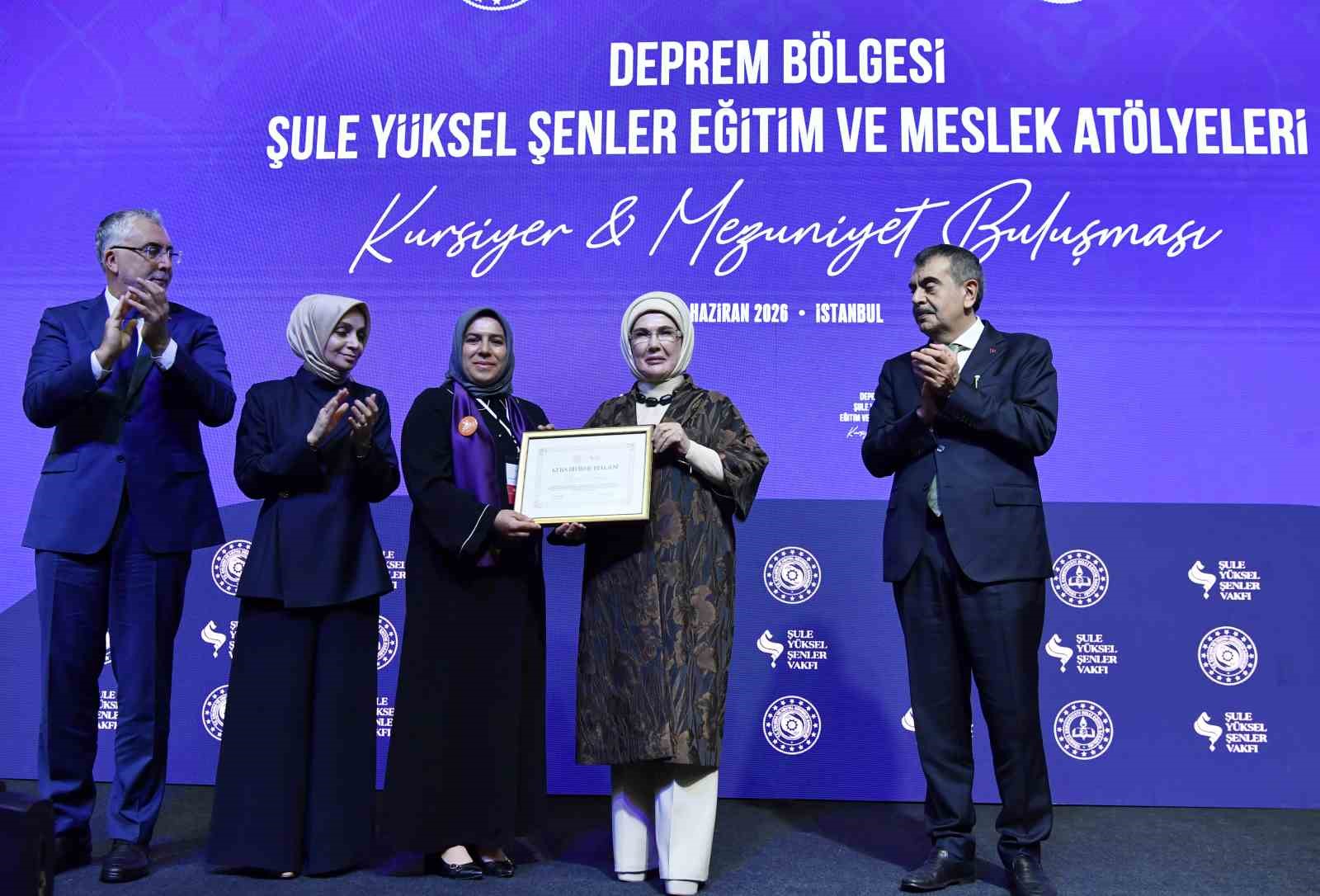 emine erdogan kadinlarin ekonomik hayata katilmasi afet sonrasi toparlanma doneminde buyuk oneme sahiptir 12 3KAWlRH7