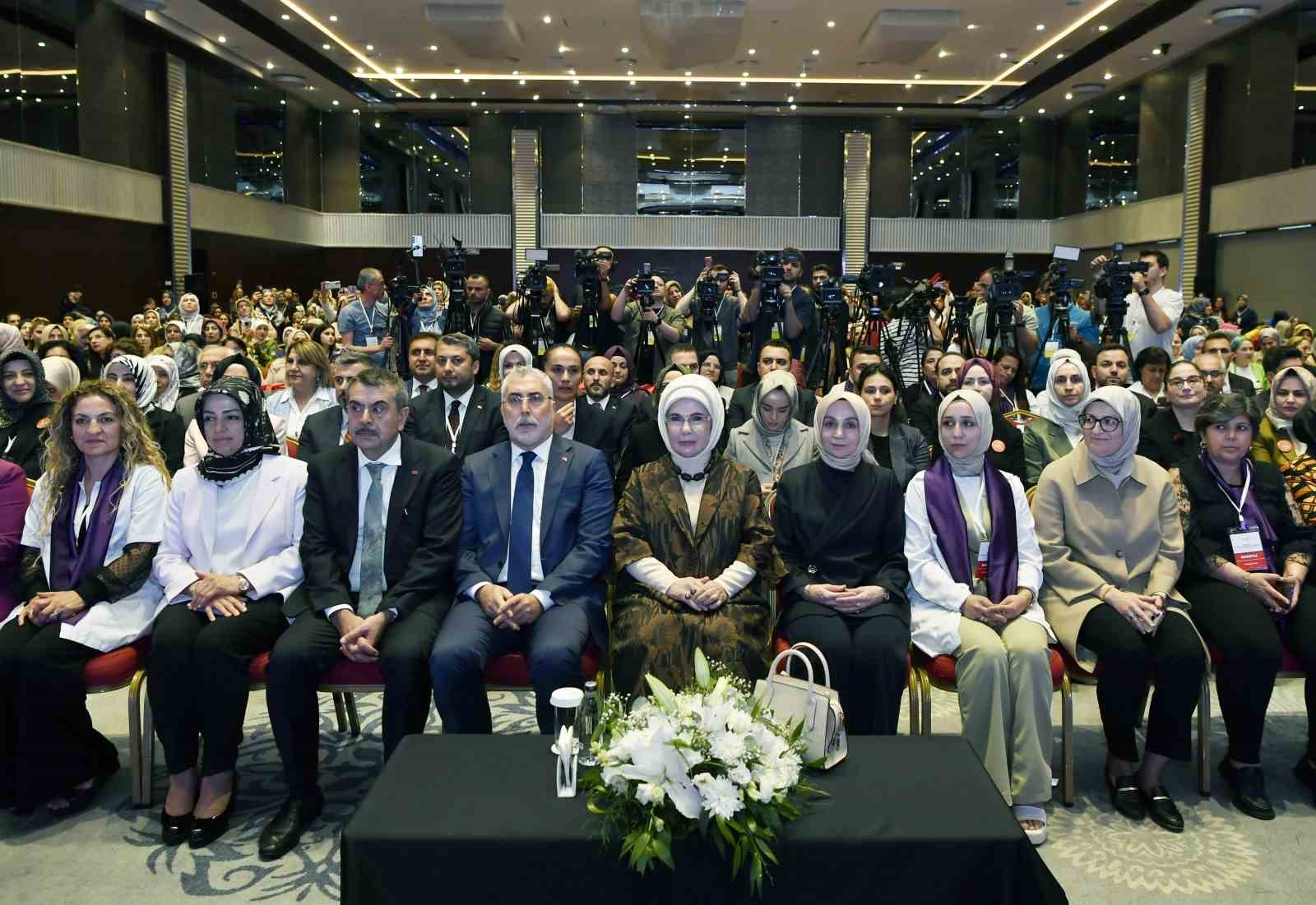 emine erdogan kadinlarin ekonomik hayata katilmasi afet sonrasi toparlanma doneminde buyuk oneme sahiptir 6