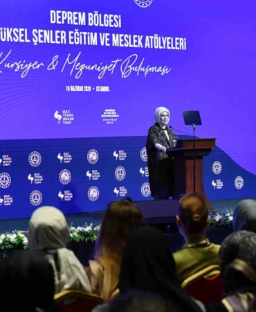emine-erdogan-kadinlarin-ekonomik-hayata-katilmasi-afet-sonrasi-toparlanma-doneminde-buyuk-oneme-sahiptir-67kmzNQq.jpg