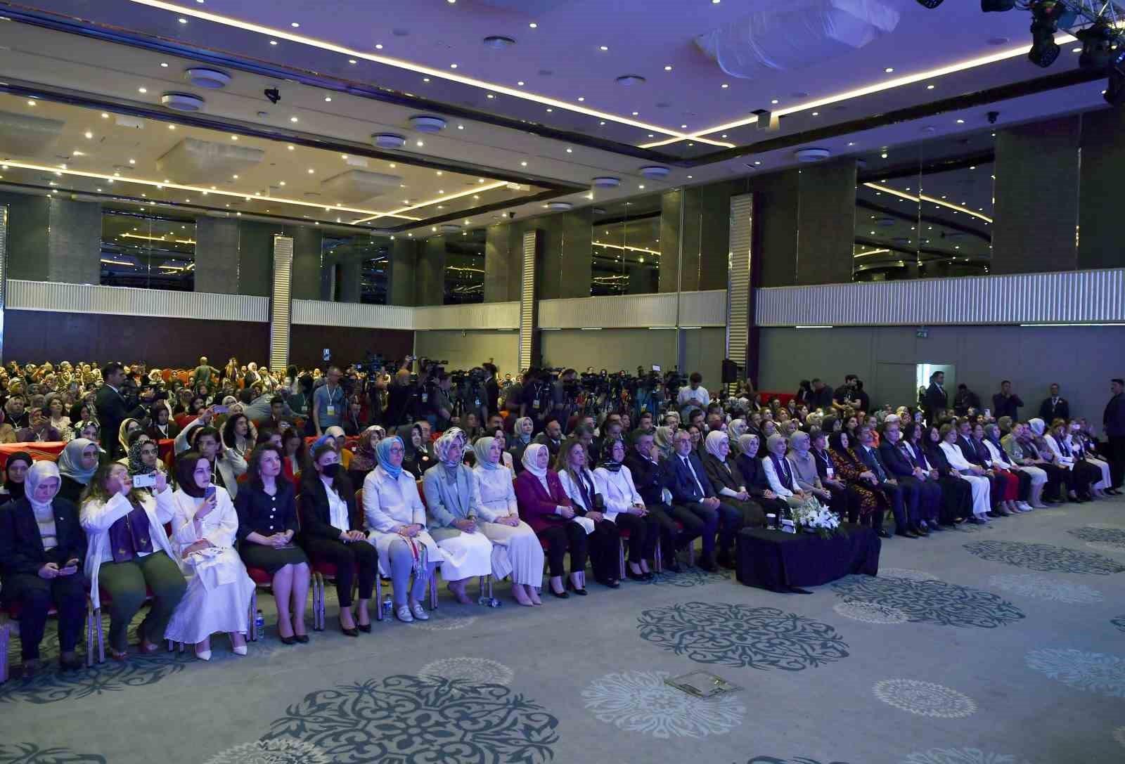 emine erdogan kadinlarin ekonomik hayata katilmasi afet sonrasi toparlanma doneminde buyuk oneme sahiptir 7 iOjRl71c
