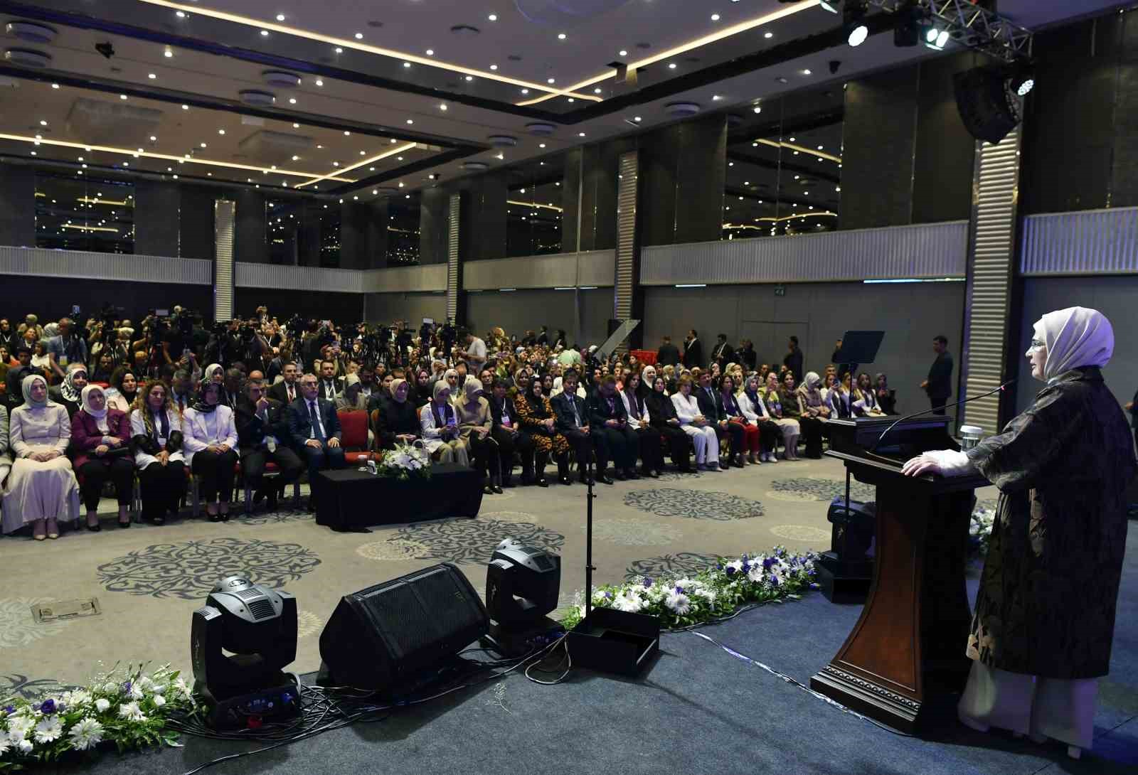 emine erdogan kadinlarin ekonomik hayata katilmasi afet sonrasi toparlanma doneminde buyuk oneme sahiptir 8 Vw2mKNTw