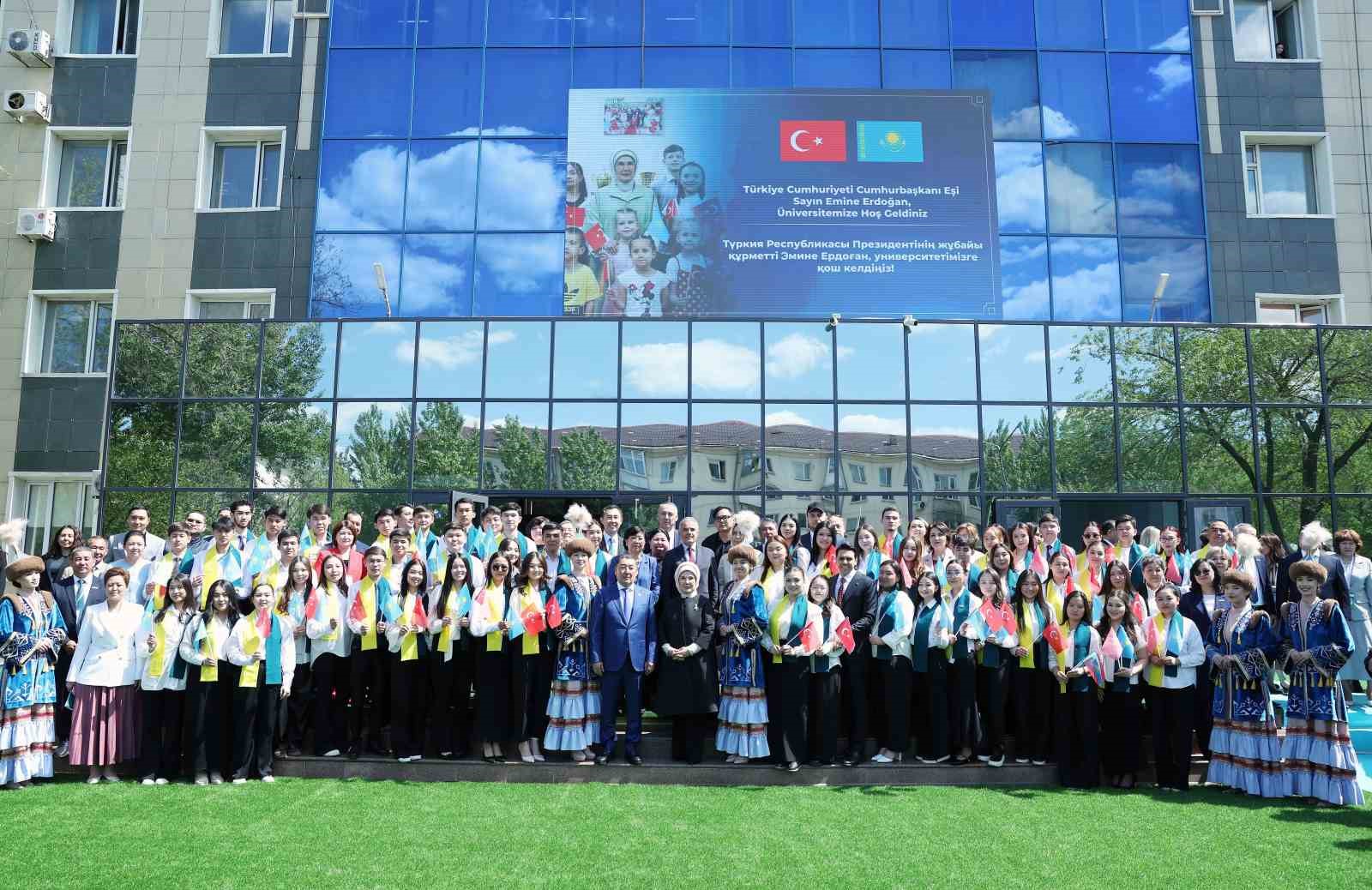 emine erdogan kazakistanda sifir atik egitim laboratuvarinin acilisini yapti 1 REGtf7mX