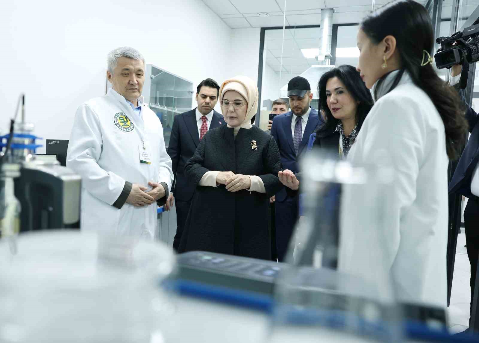 emine erdogan kazakistanda sifir atik egitim laboratuvarinin acilisini yapti 3 jljHuWw3