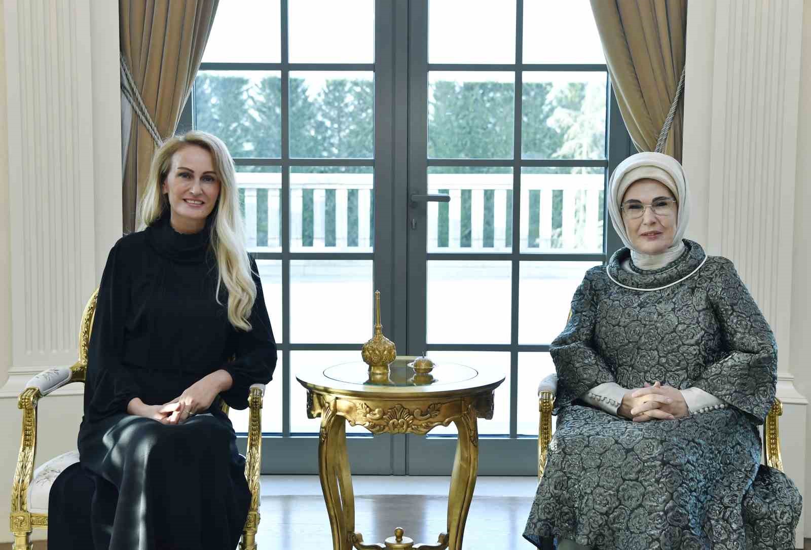 emine erdogan kktc cumhurbaskaninin esi nilden bektas erhurman ile bir araya geldi 0 GkWiPYdI