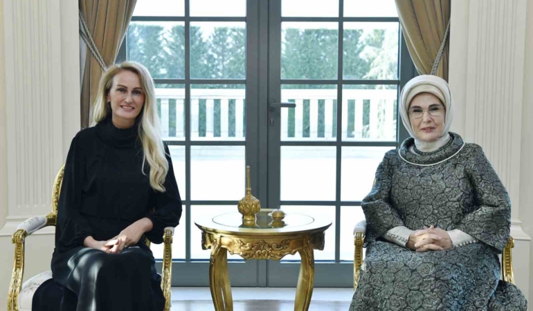 emine-erdogan-kktc-cumhurbaskaninin-esi-nilden-bektas-erhurman-ile-bir-araya-geldi-WrArwOjX.jpg