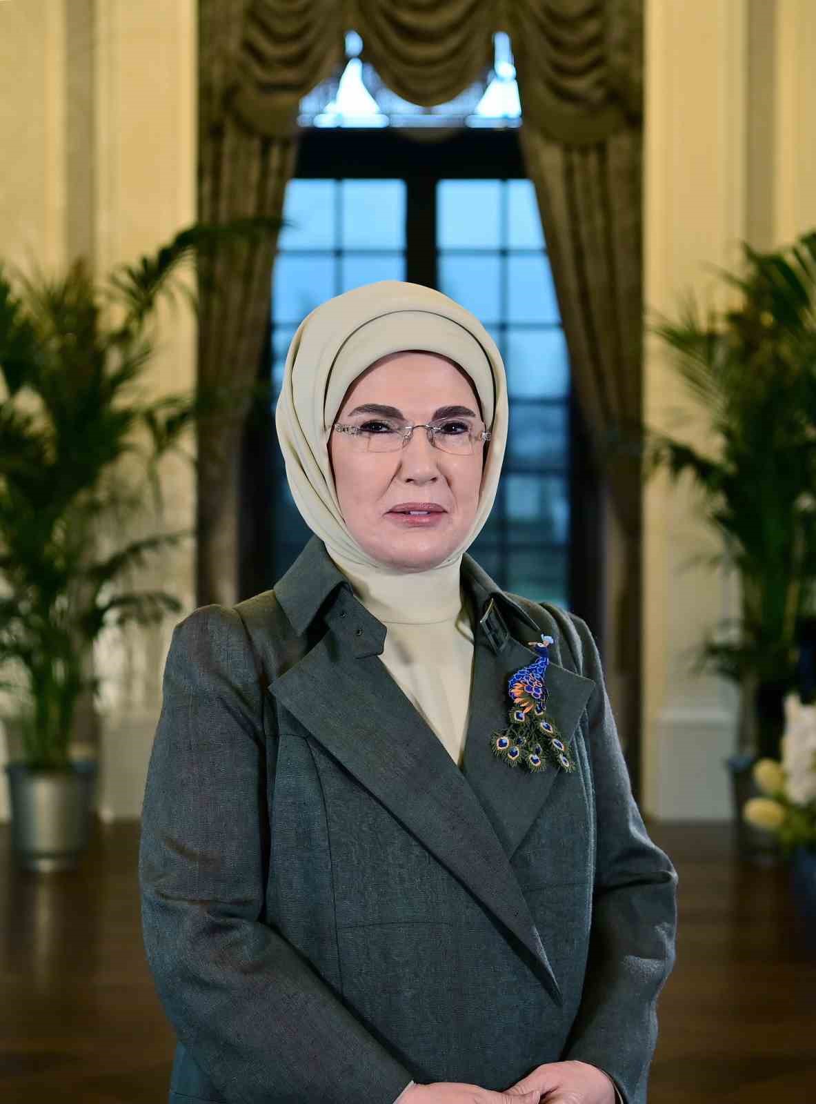 Emine Erdoğan: "Küresel ölçekte israf edilen gıdanın sadece dörtte birini kurtarabilsek dünyadaki açlığa son verebiliriz" 5 emine erdogan kuresel olcekte israf edilen gidanin sadece dortte birini kurtarabilsek dunyadaki acliga son bm3AFMIt
