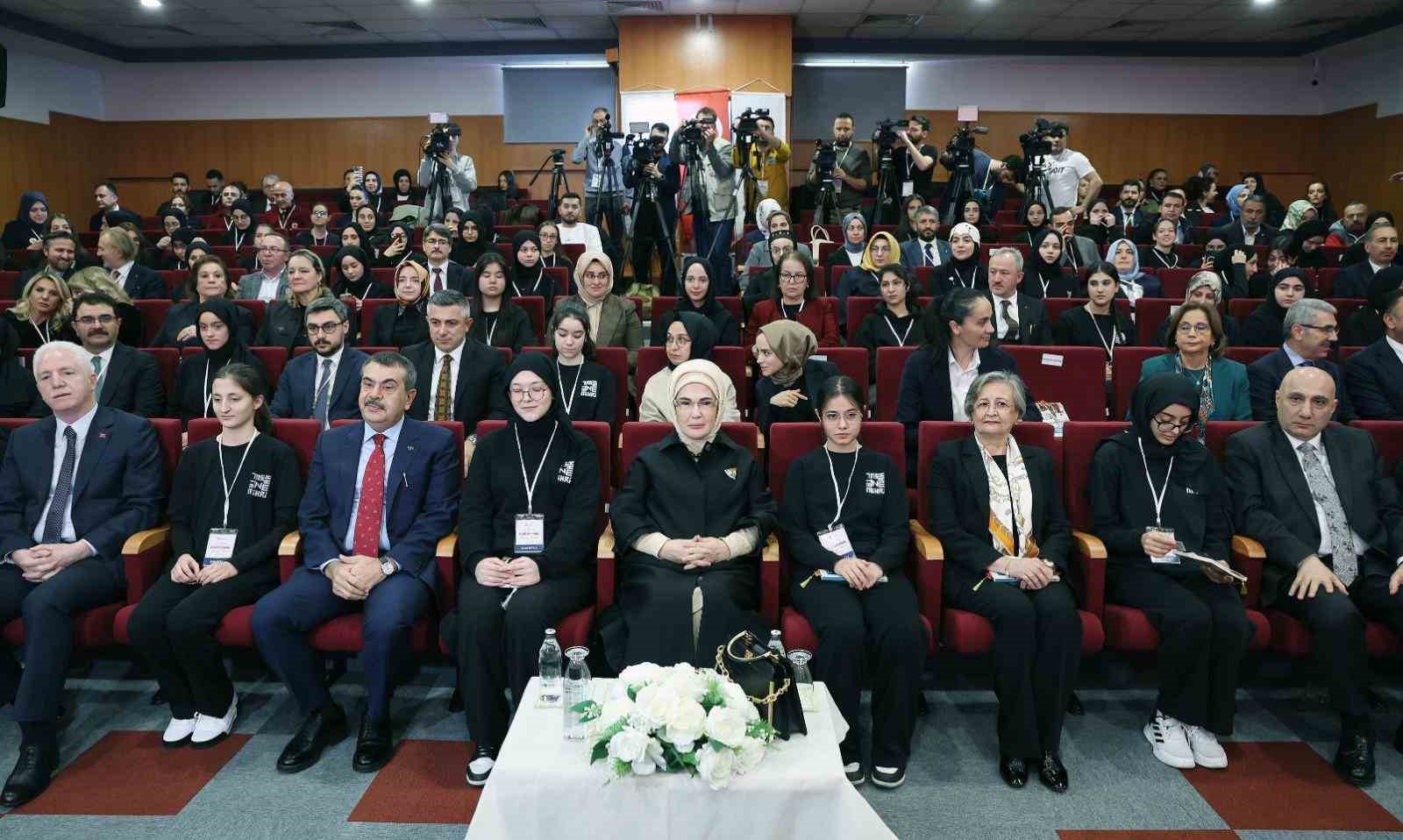 emine erdogan kutuphane okullarin kalbidir ruhudur can damaridir 7 gG15hfQ8
