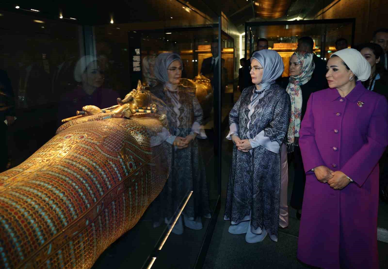 emine erdogan misir cumhurbaskani es sisinin esi entissar amer ile bir araya geldi 0