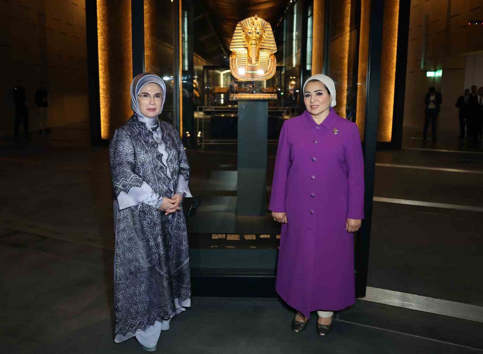 emine erdogan misir cumhurbaskani es sisinin esi entissar amer ile bir araya geldi 1 POmPOqAP