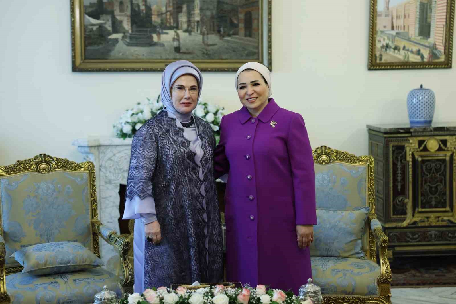 emine erdogan misir cumhurbaskani es sisinin esi entissar amer ile bir araya geldi 3